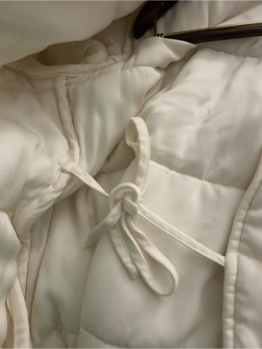 Soma Ivory Cream soft Long Puffer Robe with Belt and pockets, EUC, size small. - Picture 4 of 9